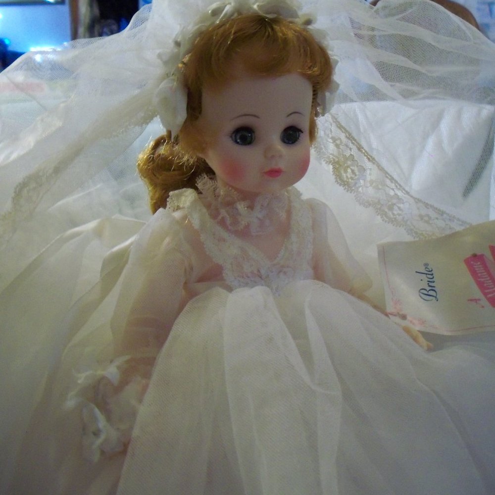 MADAME ALEXANDER VINTAGE BRIDE DOLL  13 INCHES